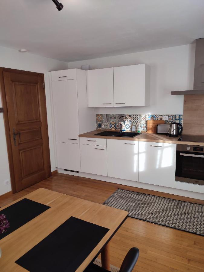 Confortable Appartement Au Centre De 塞莱斯塔 外观 照片